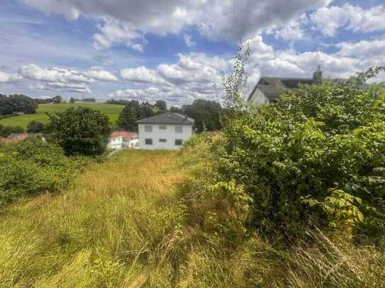 Idyllisch mit Fernsicht: Voll erschlossenes Grundstück mit Baugenehmigung in Regen