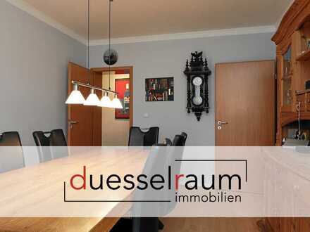 Mit pot. Einliegerwohnung: sanierte 4 Zi. mit 2 Bädern, 2 Balkonen und Stellplatz in Unterrath!