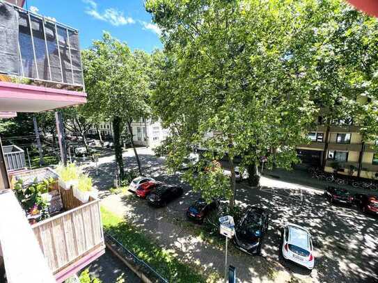 **2 Zimmer Wohnung + Balkon + Einbauküche + PKW Stellplatz in MA-Schwetzinger Stadt**