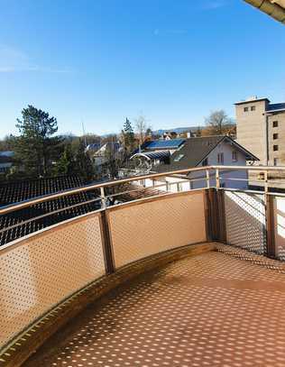 Attraktive sonnige 3-Zimmer-Wohnung, renoviert, mit tollem Südbalkon, Dachterrasse + Tiefgarage