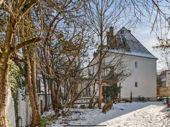 Athener Platz: Grundstück mit Mehrfamilienhaus mit Neubaupotenzial & Zweifamilienhaus-beide mietfrei