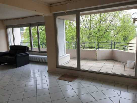 Freundliche 2-Zimmer-DG-Wohnung mit Balkon in Düren