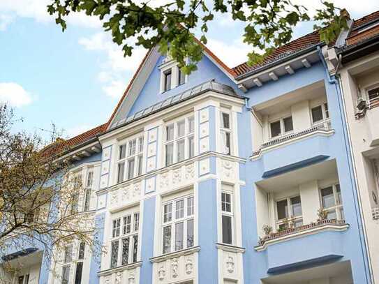 Im schönen Friedenau: 2-Zimmer-Gründerzeit-Traum mit Balkon – PROVISIONSFREI