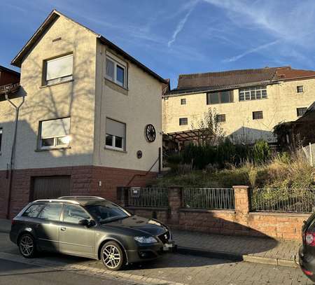 Charmante 4,5-Zimmer-Wohnung im 1. Obergeschoss mit großer Terrasse und Garten