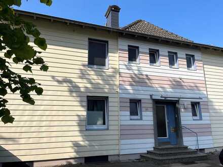 Mehrfamilienhaus am Brackweder Südhang mit großem Gartengrundstück