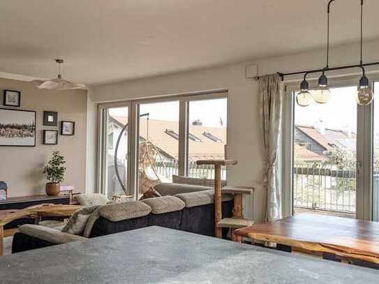 Neuwertige 3-Zi Wohnung mit Luxusausstattung und 20qm Dachterrasse in ruhiger Lage