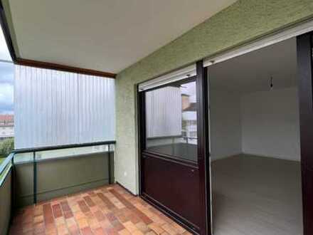 Untertürkheim, 2 Zimmer Wohnung + Balkon und Tiefgaragen Stellplatz