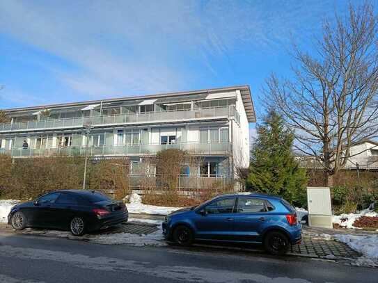 Helle Maisonette-Wohnung mit zwei Zimmern sowie Balkon und Terrasse in Vaterstetten