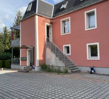 große 2-Zimmerwohnung mit Balkon + Garage