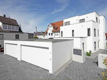 Luxus Wohnung! Vier Zimmer, traumhafte große Terrasse, Einbauküche in Filderstadt