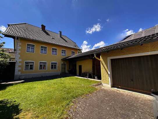 FRIDOLFING Ortsmitte (Lkr. Traunstein), freist. schönes EFH mit Nebengebäude, Pool und Doppelgarage