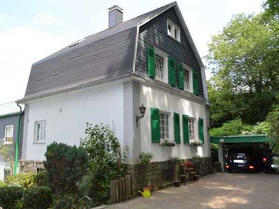 TOLLES ANGEBOT!! stilvolle bergische Villa als 2-Familienhaus mit Einliegerwohnung in toller Lage