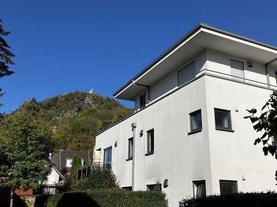 Hochwertige Maisonettewohnung mit Aufzug, EBK, Dachterrasse, TG-Platz und exklusiven Blick auf den D