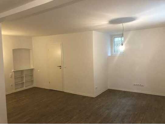 1-Zimmer-Appartement( Souterrain) im Gerichtsviertel Stuttgart