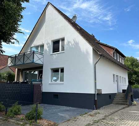 Modernisierte 3,5-Zimmer-Wohnung mit Balkon, Einbauküche und Stellplatz im ruhigen Herzens Hannover