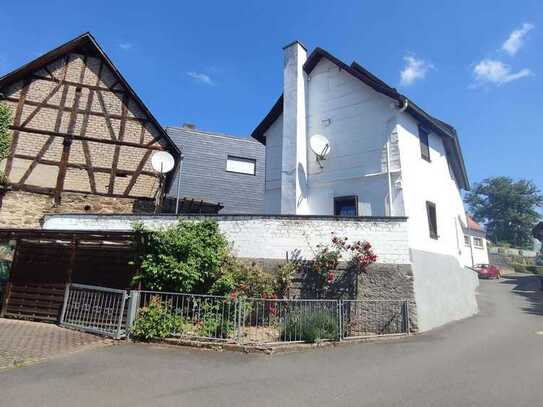 Gemütliches Wohnhaus mit Hof und Scheune im Herzen von Brandoberndorf!