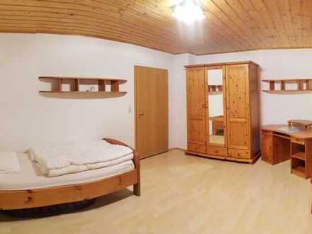 WG-Zimmer(2 eigene Zimmer) mit eigener Küche und Bad, Gartenmitbenutzung und Stellplatz