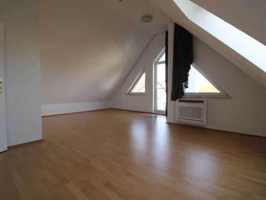 Großzügige Maisonette-Wohnung in Elbtal! Einbauküche, Balkon, Kellerraum, Stellplatz u.v.m.