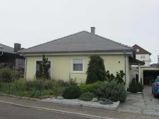 Charmanter Bungalow mit idyllischem Garten