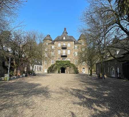 Aussergewöhnliche Maisonettewohnung im Schloss Allner – Ihr neues Zuhause wartet!