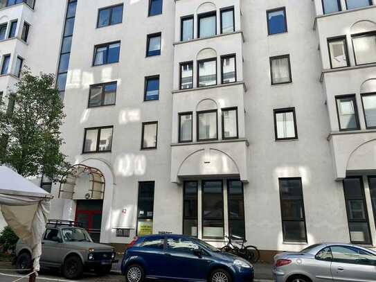 Exklusiv: Büro, Praxis oder trendy Airb&b-Wohnung - 9 Räume + 8 Pkw-Stellplätze - Mainz-Neustadt