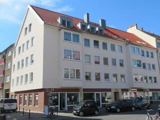 *H., Calenberger Str.* top sanierte 3-Zi.-Whg. mit Balkon.