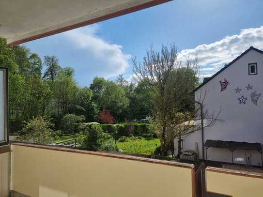 Vollständig renovierte 3-Raum-Wohnung mit Balkon und EBK in Sayn (inkl. Garage)