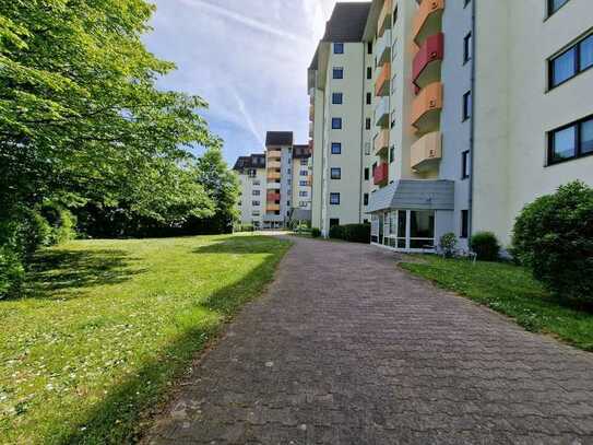 Attraktive 2-Zi-Wohnung in Stuttgart: Balkon, EBK, teilmöbliert, Keller, viele Parkplätze