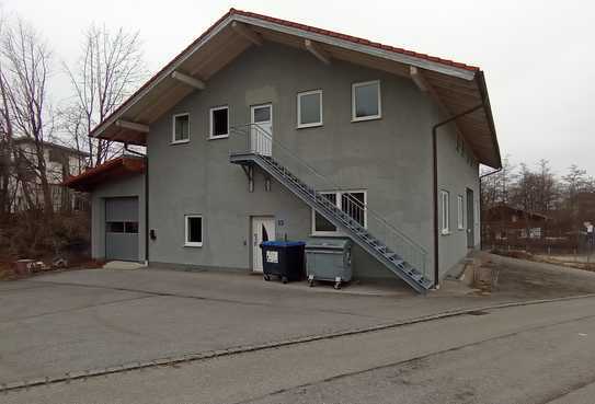 Gewerbehalle mit Büroflächen