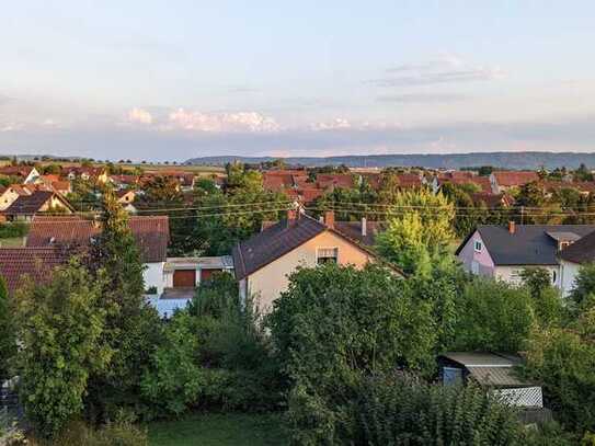 Lichtdurchflutete Dachgeschosswohnung Single/Pärchen mit Blick über Michelfeld