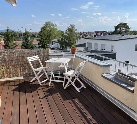 Helle 3-ZKBB Wohnung mit gr. Dachterrasse und Weitblick, Renoviert und in Top Lage