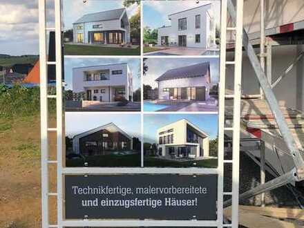 Wunderschönes großes Grundstück, auf Hang mit weiter Aussicht.