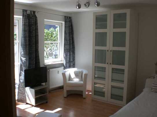 Sonnige 1-Zimmer-Küche-Bad-Wohnung mit Balkon und Tiefgaragenstellplatz