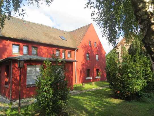 Seminarhaus mit 7 eingerichteten Apartments zu verkaufen.