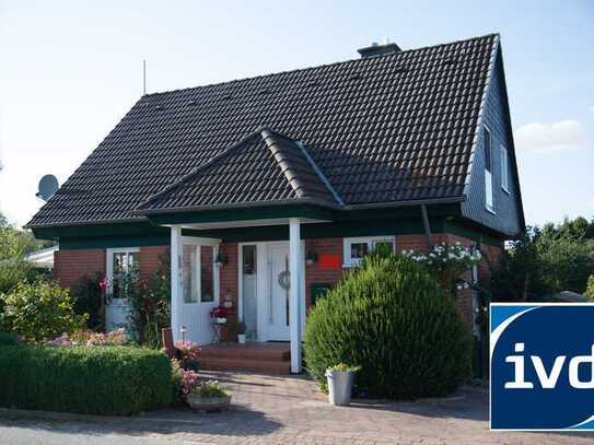 Einfamilienhaus in ruhiger idyllischer Lage mit Keller, Wintergarten und Doppelcarport