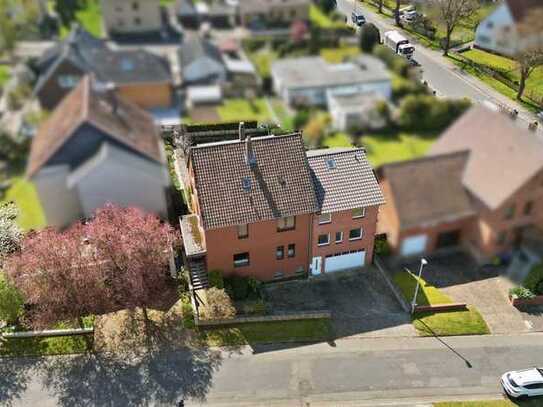 Geräumiges Mehrgenerationenhaus mit separater Einliegerwohnung in ruhiger Lage