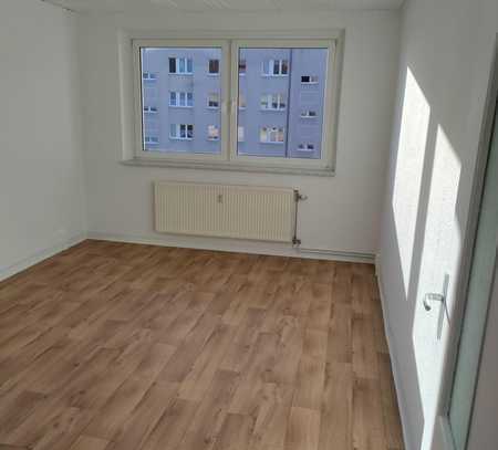 220 € | 59 qm | 3 ZKB mit Balkon | 3. OG | Günstige Fernwärme