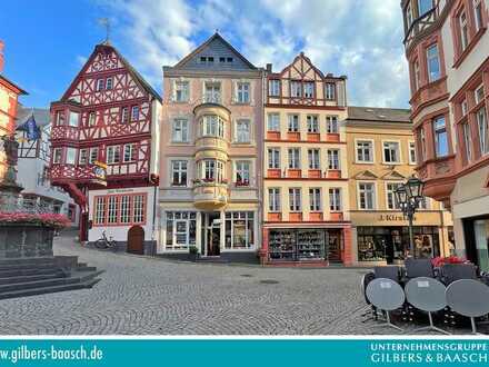 Traditionsreiches Café direkt am Marktplatz mit attraktiver Maisonette-Wohnung in Bernkastel-Kues