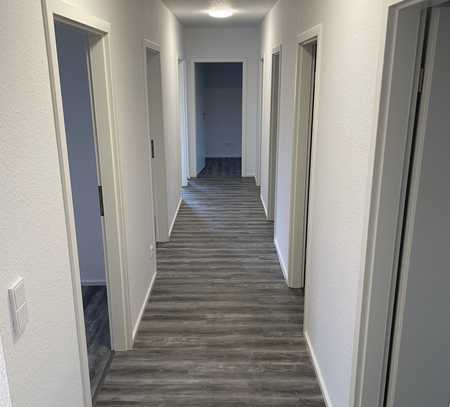 Neu sanierte 8 Zimmer Wohnung / ideal für Handwerker u. Monteure / 120m2 in 30926 Seelze / Letter