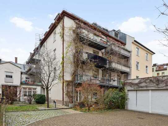 Dachgeschosswohnung in ruhiger Innenhoflage (Rückgebäude), mit Süd-Dachterrasse - renovierter Altbau