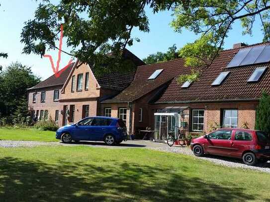 Schönes Reihenmittelhaus in alter Gutsverwaltung am Teich mit vier Zimmern und EBK