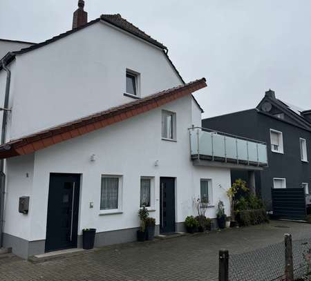 Schöne und modernisierte 2-Raum-EG-Wohnung mit luxuriöser Innenausstattung mit Balkon in Osnabrück