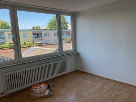 Schöne große 4,5 Zimmer Wohnung mit Balkon!!