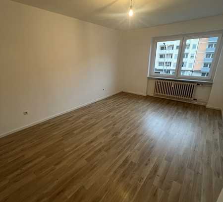 Exklusive, modernisierte 2-Zimmer-Wohnung mit Balkon und EBK in München