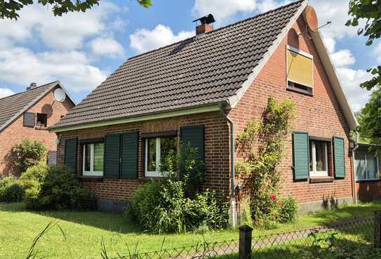 RESERVIERT!! Freistehendes Einfamilienhaus mit großem gepflegtem Grundstück in Sottrum