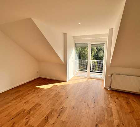 Erstbezug nach Vollsanierung - helle 2 Zimmer Wohnung und Balkon + TG-Platz