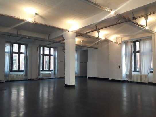 NEU ! Ebenerdiges Loft mit großem Tor!