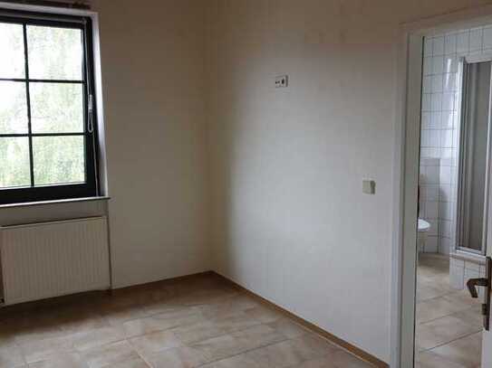 WG-Zimmer inkl. eigenem Bad in 4er WG ab 01.05.2025 zu vermieten in Uninähe Homburg