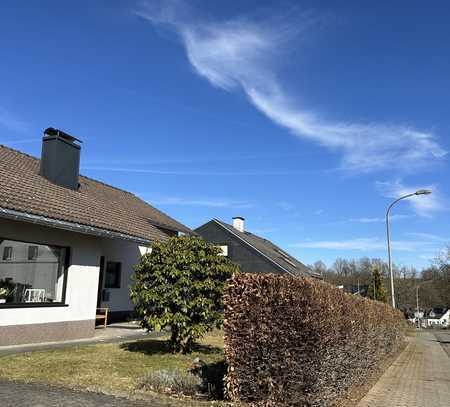 Renovierte 6 Zimmer-Wohnung mit grosser überdachter Terrasse und Grundstück - Parterre in Altenhof