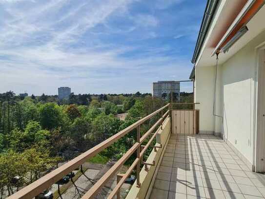 Wunderschöne 3 Zimmer Wohnung mit großem Balkon über den Dächern der Waldstadt